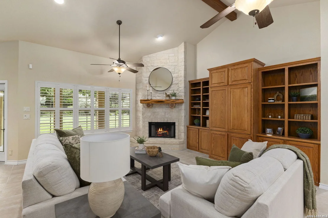 Photo of 128 Comal Oak