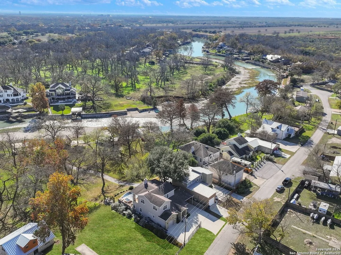 Photo of 705 RIDGEROAD DR