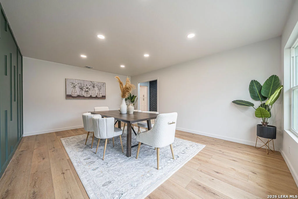 Photo of 355 Donella