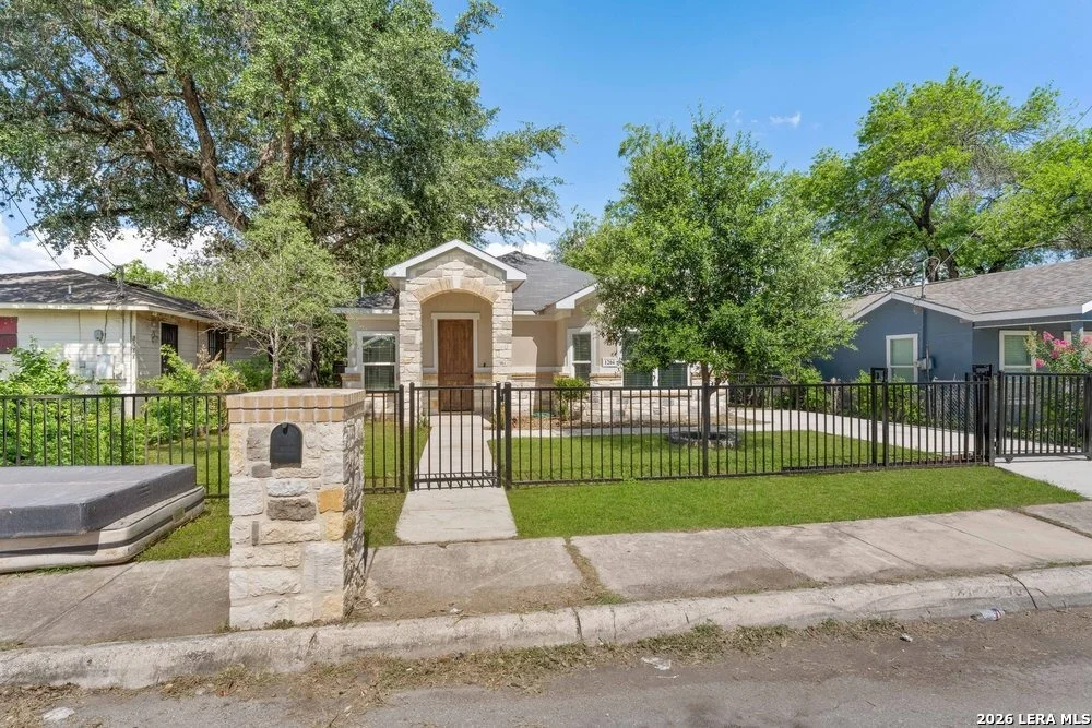 Photo of 1204 Valencia
