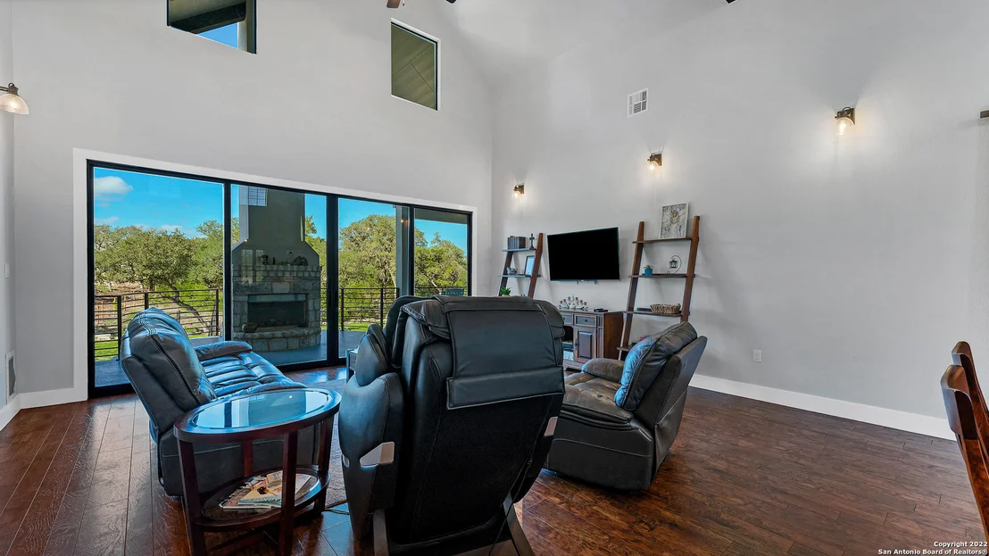 Photo of 1231 Smoky Loop Rd