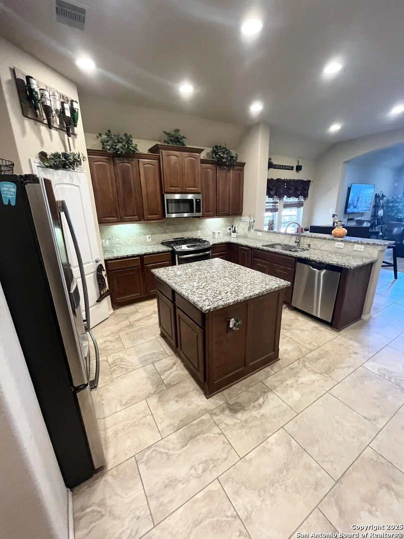 Photo of 8714 White Crown