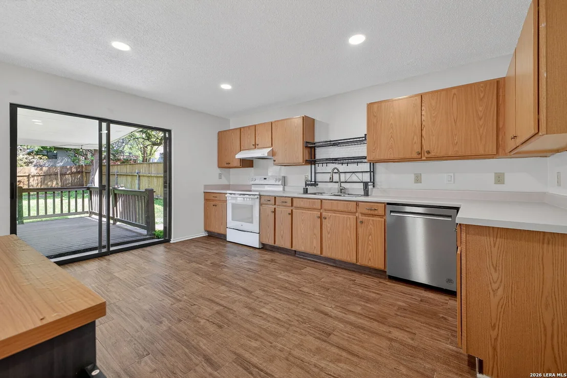 Photo of 10230 Dancing Brk