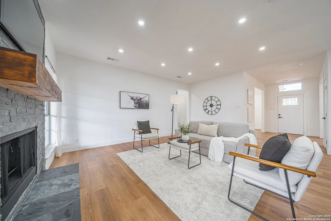 Photo of 122 PALM CIR