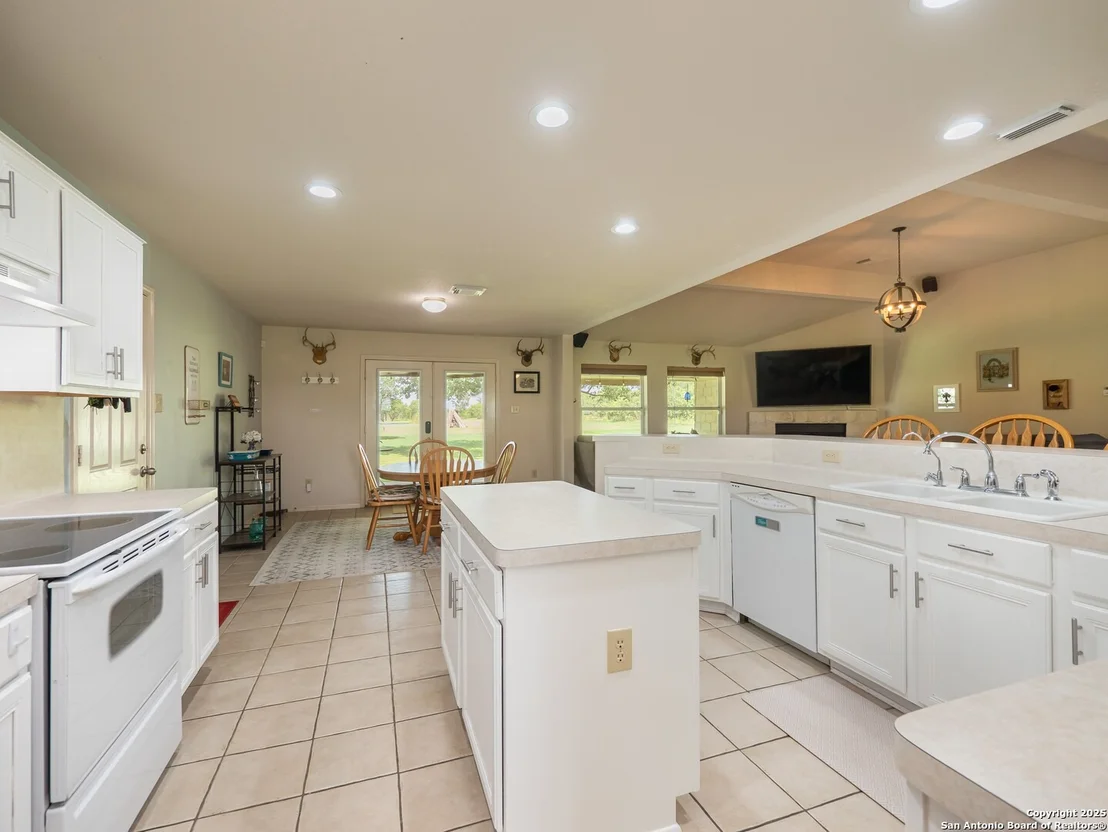 Photo of 658 Lakeview Dr