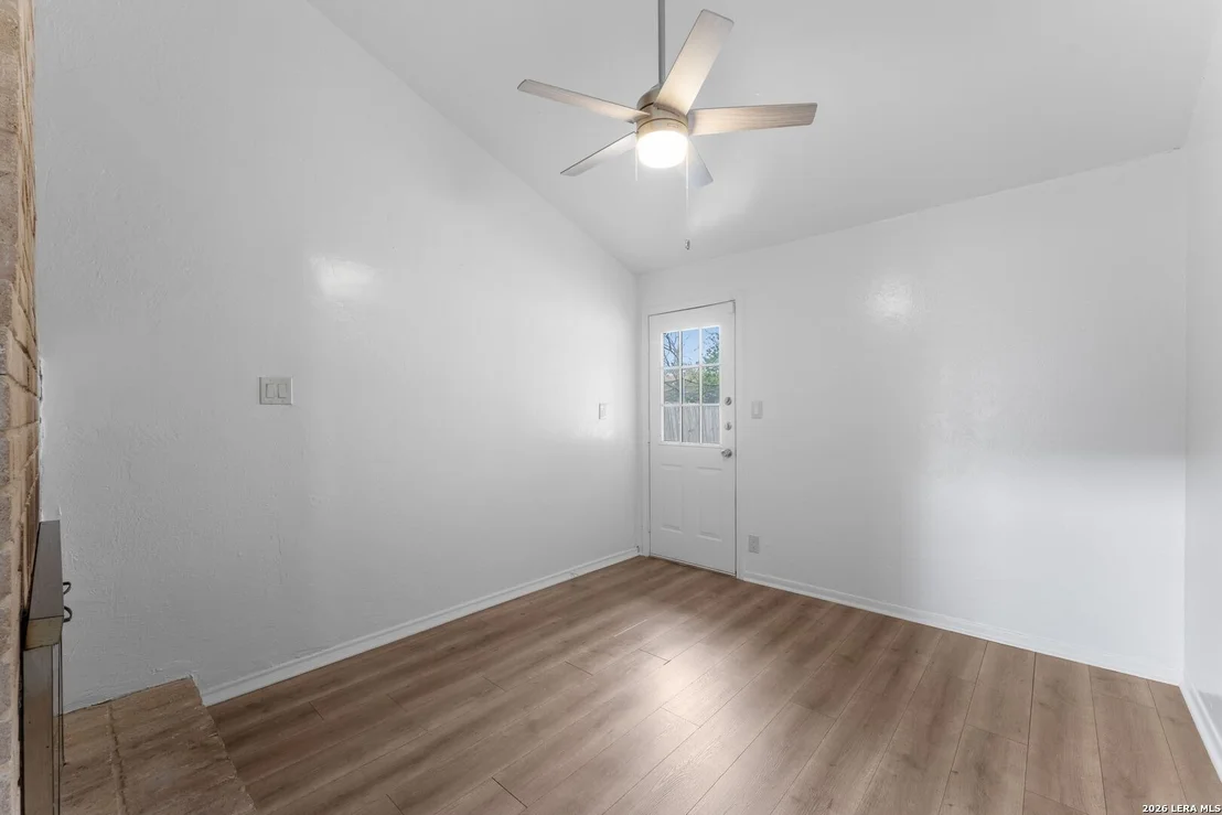 Photo of 11862 Gallery View