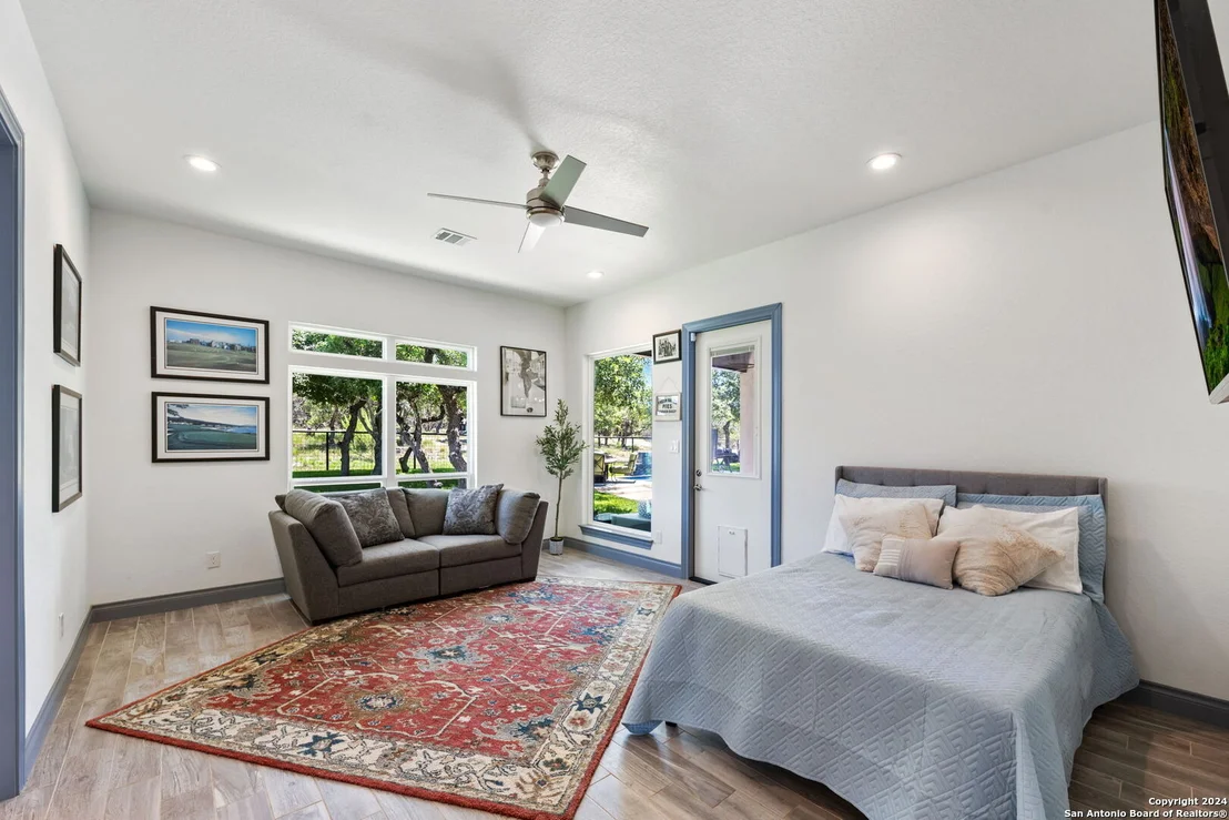 Photo of 1114 Savanna