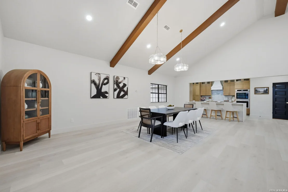 Photo of 150 LAKE VIEW DR