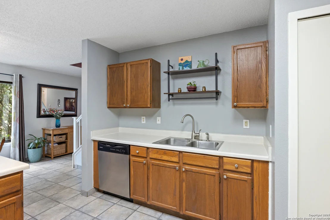Photo of 7705 Wood Bluff