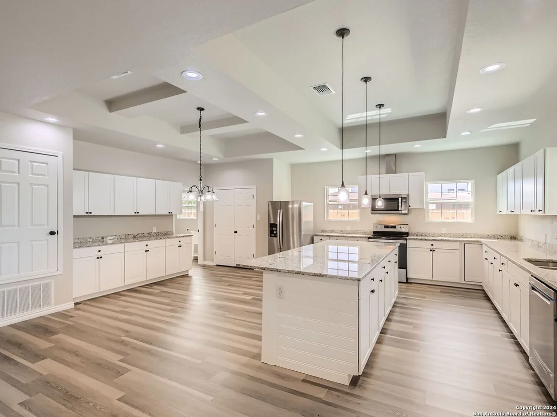 Photo of 8501 UTOPIA BLVD