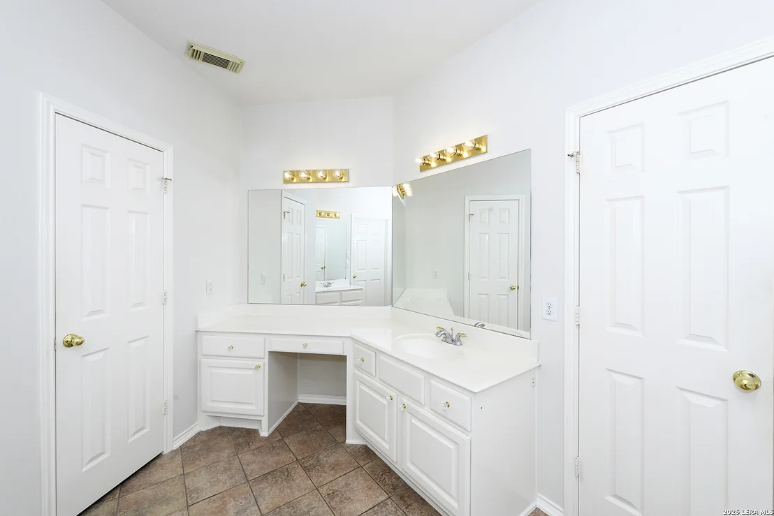 Photo of 1712 Oak Path