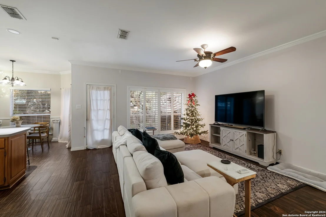 Photo of 1223 JOHNSTOWN DR