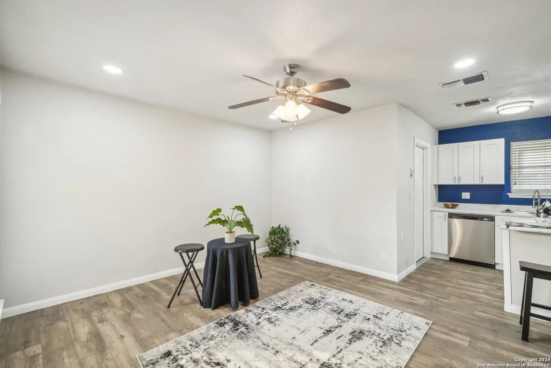Photo of 717 MAPLE DR