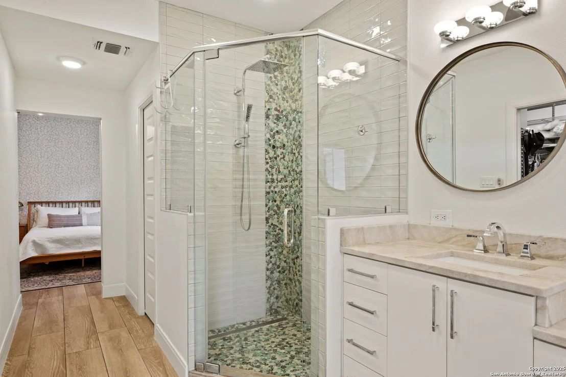 Photo of 3467 River Way