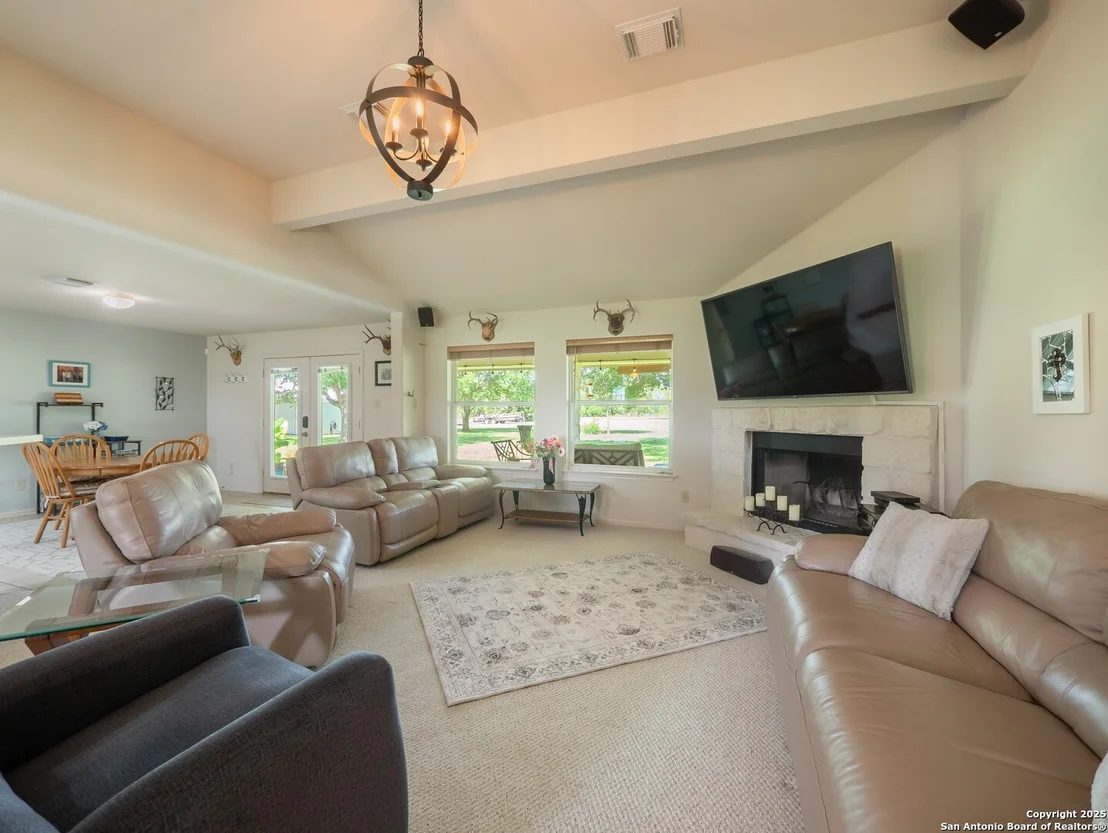 Photo of 658 Lakeview Dr