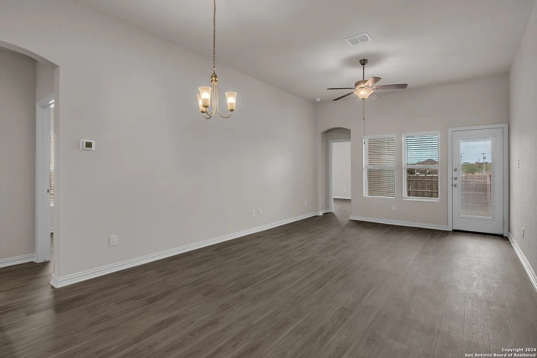 Photo of 5515 Devils Gate