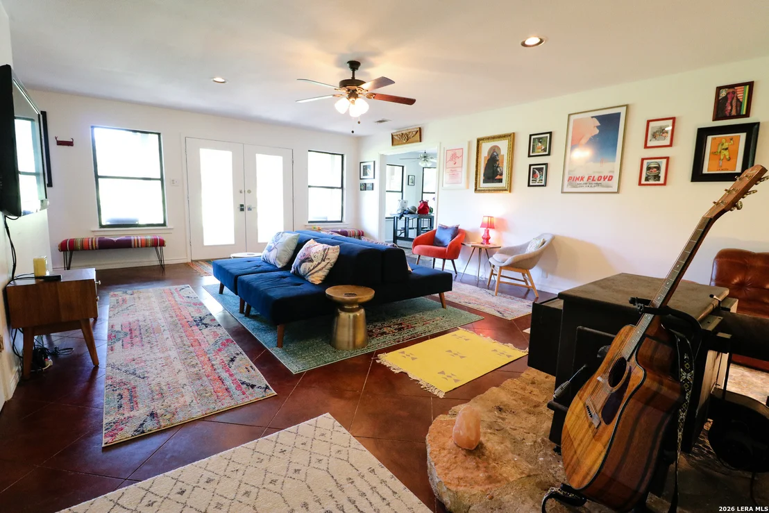 Photo of 810 Oakwood