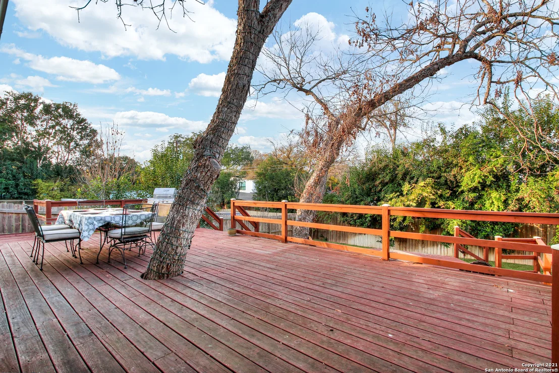 Photo of 327 BURNSIDE DR
