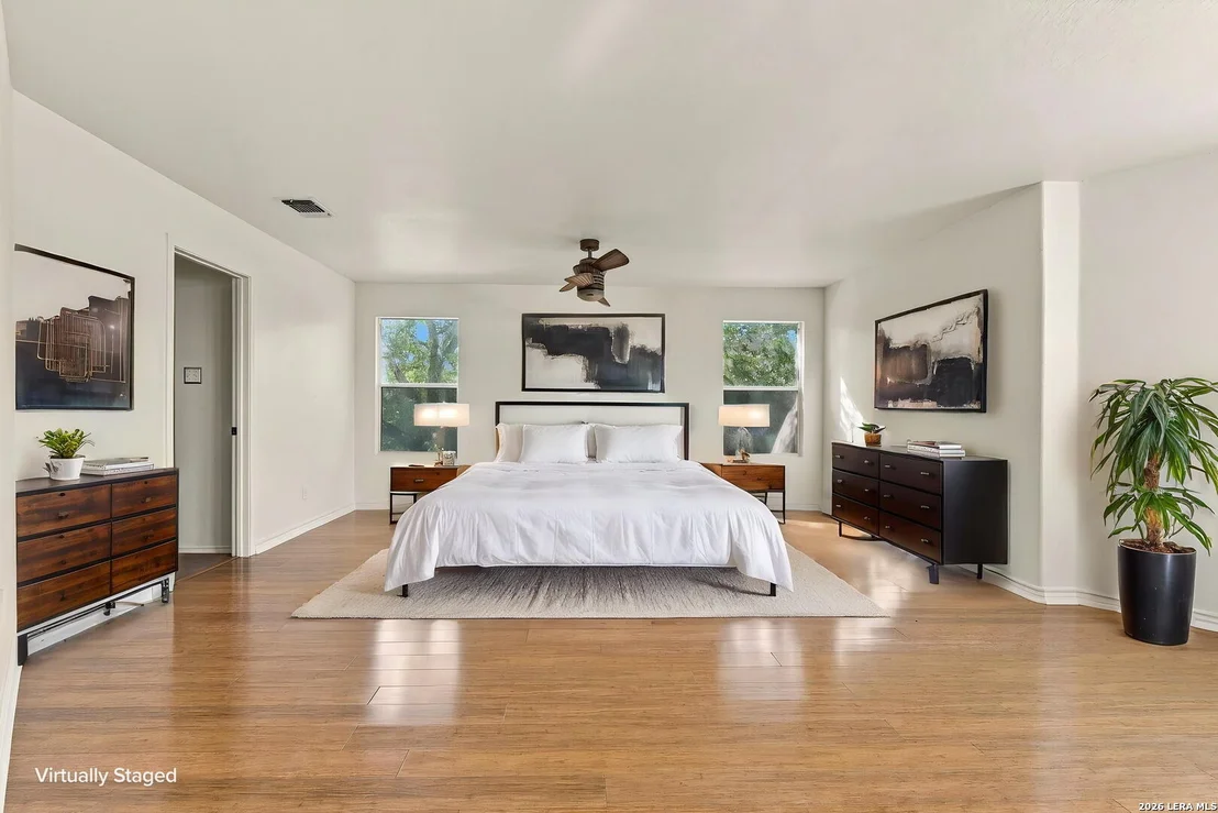 Photo of 233 JULIAN PT