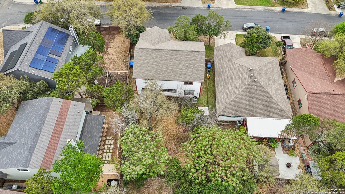 Photo of 7611 Wood Bluff