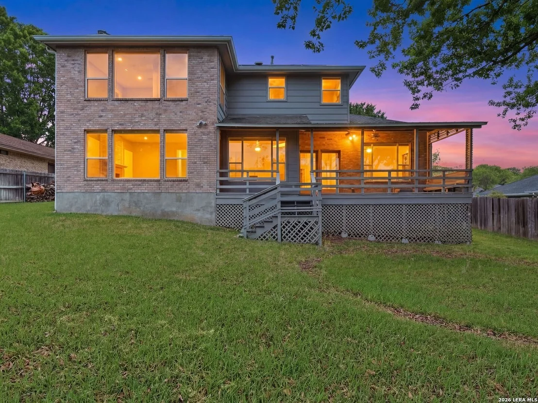 Photo of 968 Queens Dr.