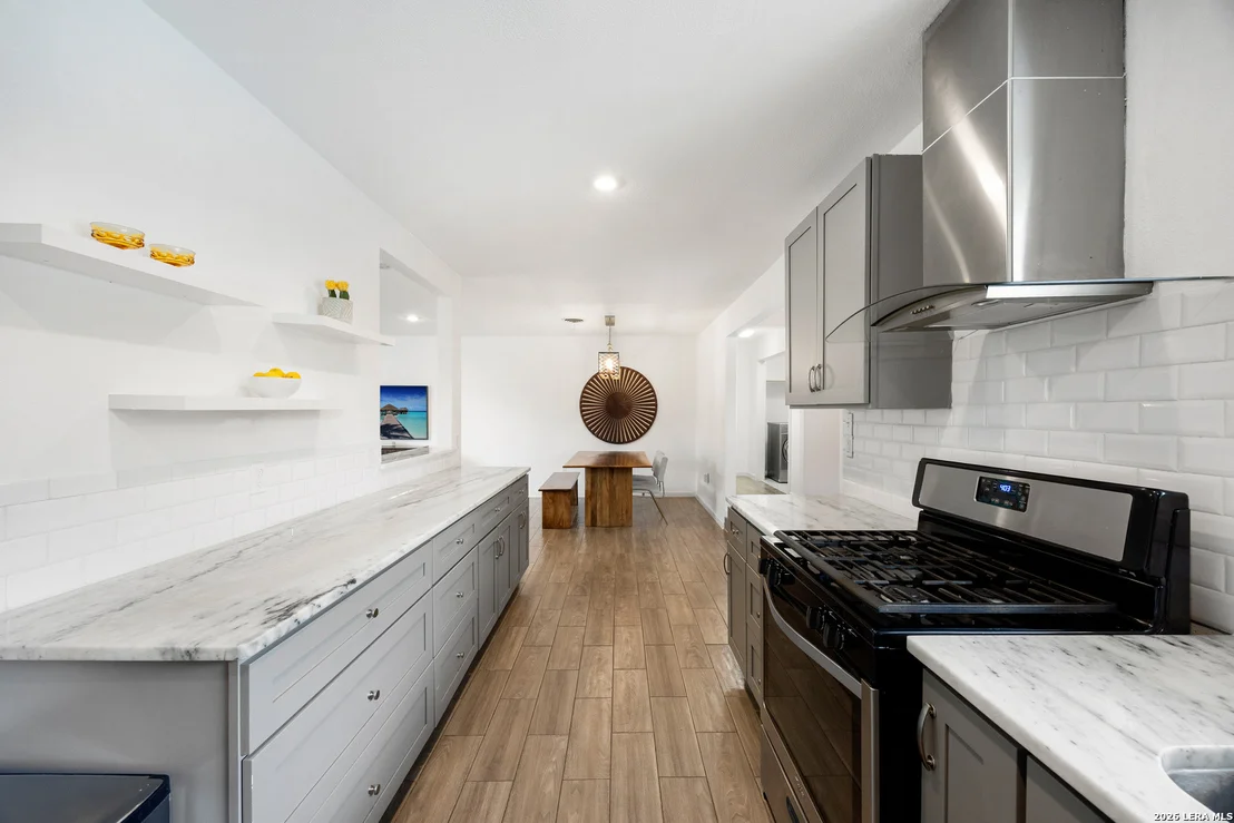 Photo of 359 REXFORD DR