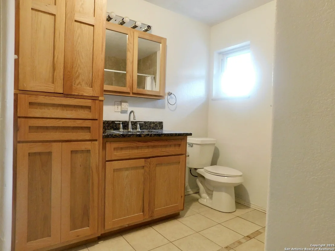Photo of 30 CRESTLINE DR