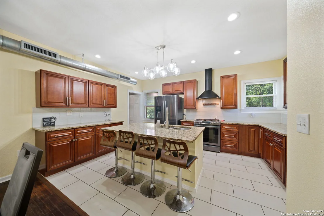 Photo of 348 THOMAS JEFFERSON DR
