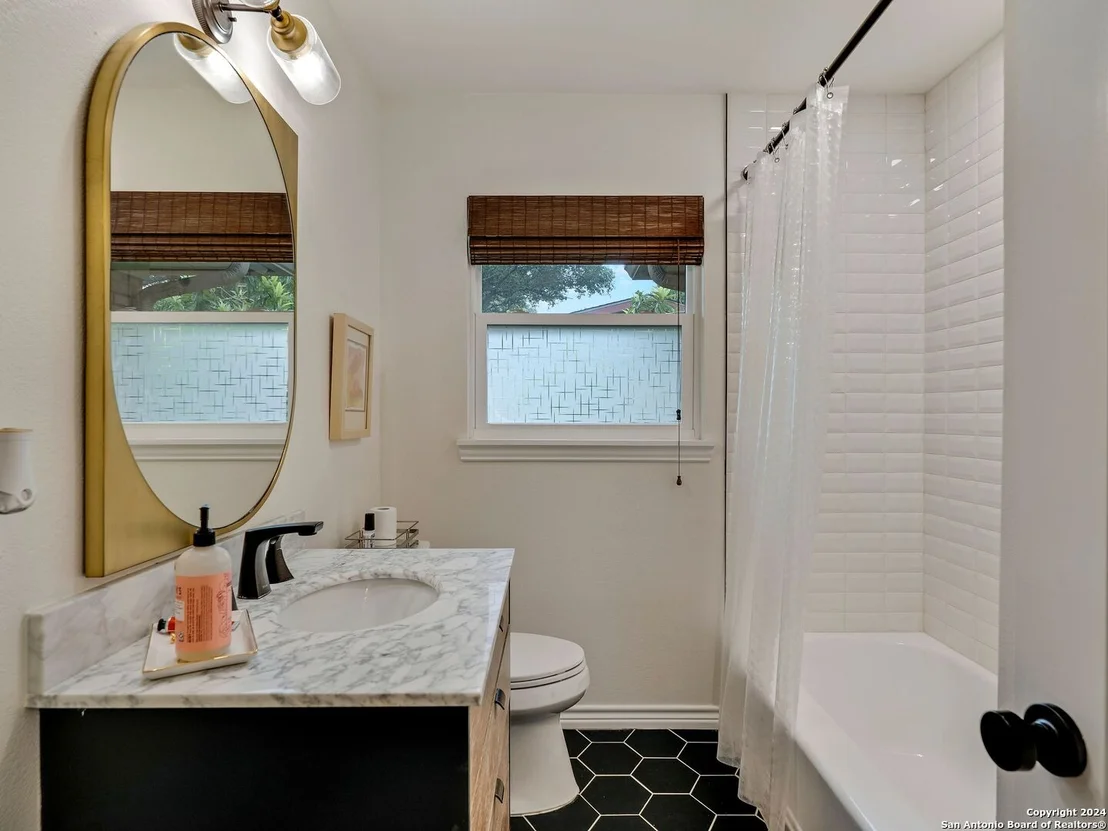 Photo of 534 OAKLEAF DR