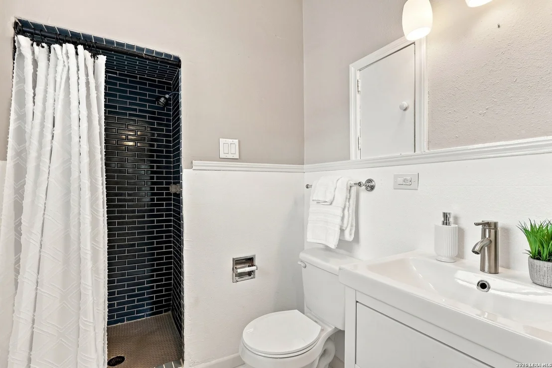 Photo of 336 NORTH DR
