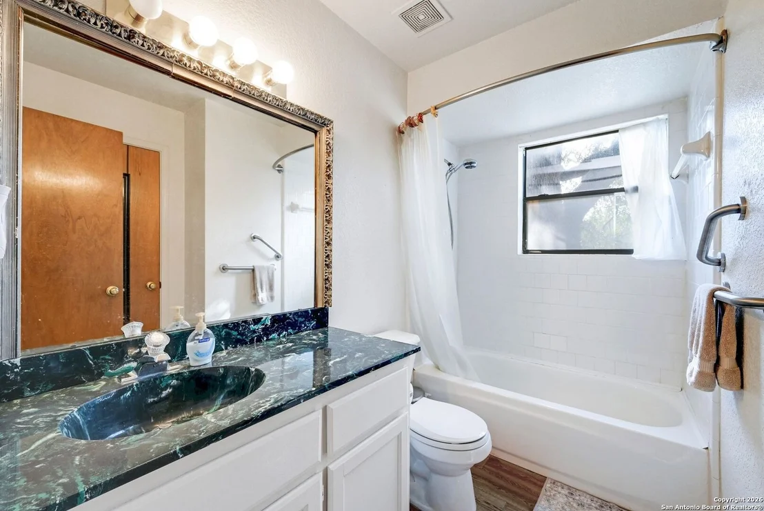 Photo of 1405 FOREST VIEW DR
