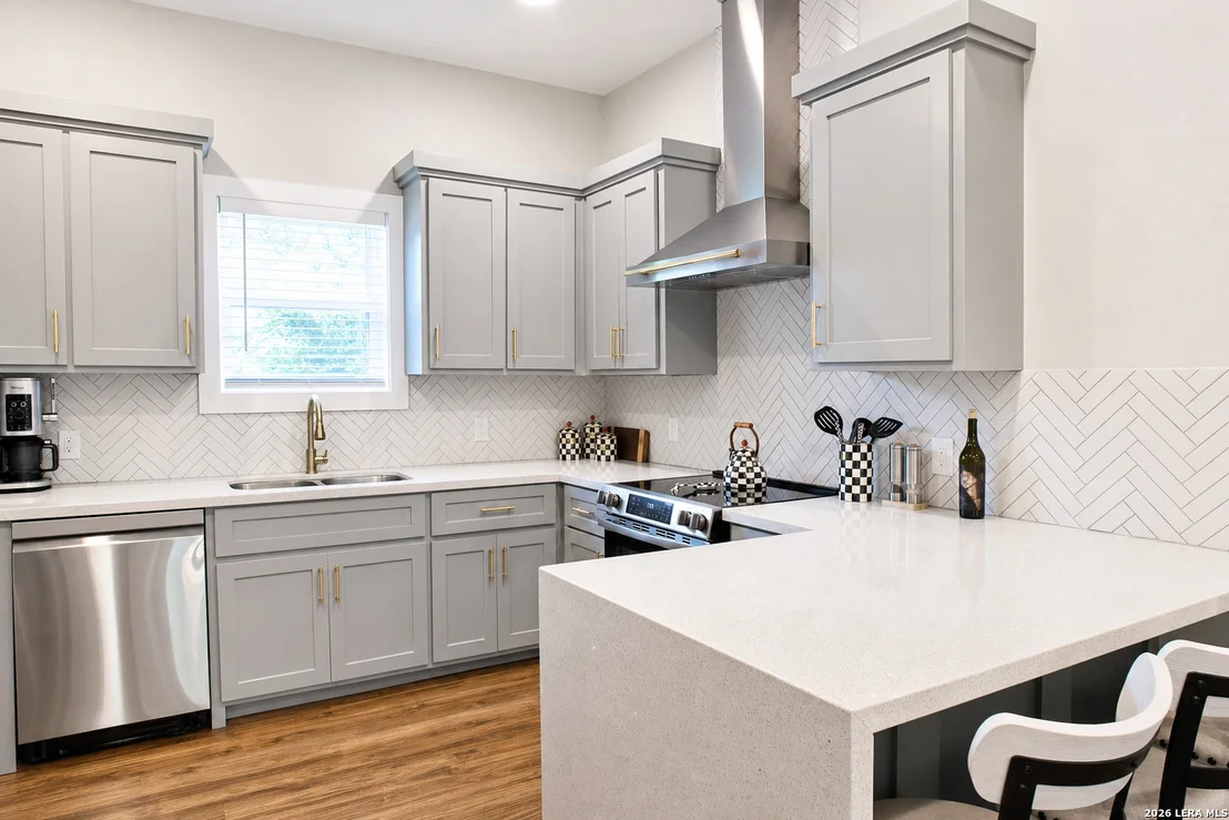 Photo of 811 N Buchanan