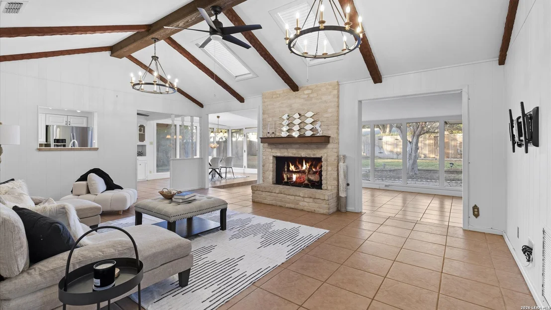 Photo of 425 Crestwind