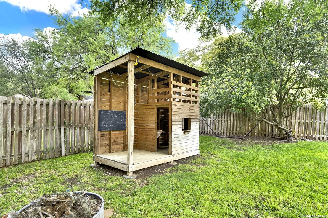 Photo of 1512 OAK TREE CIR