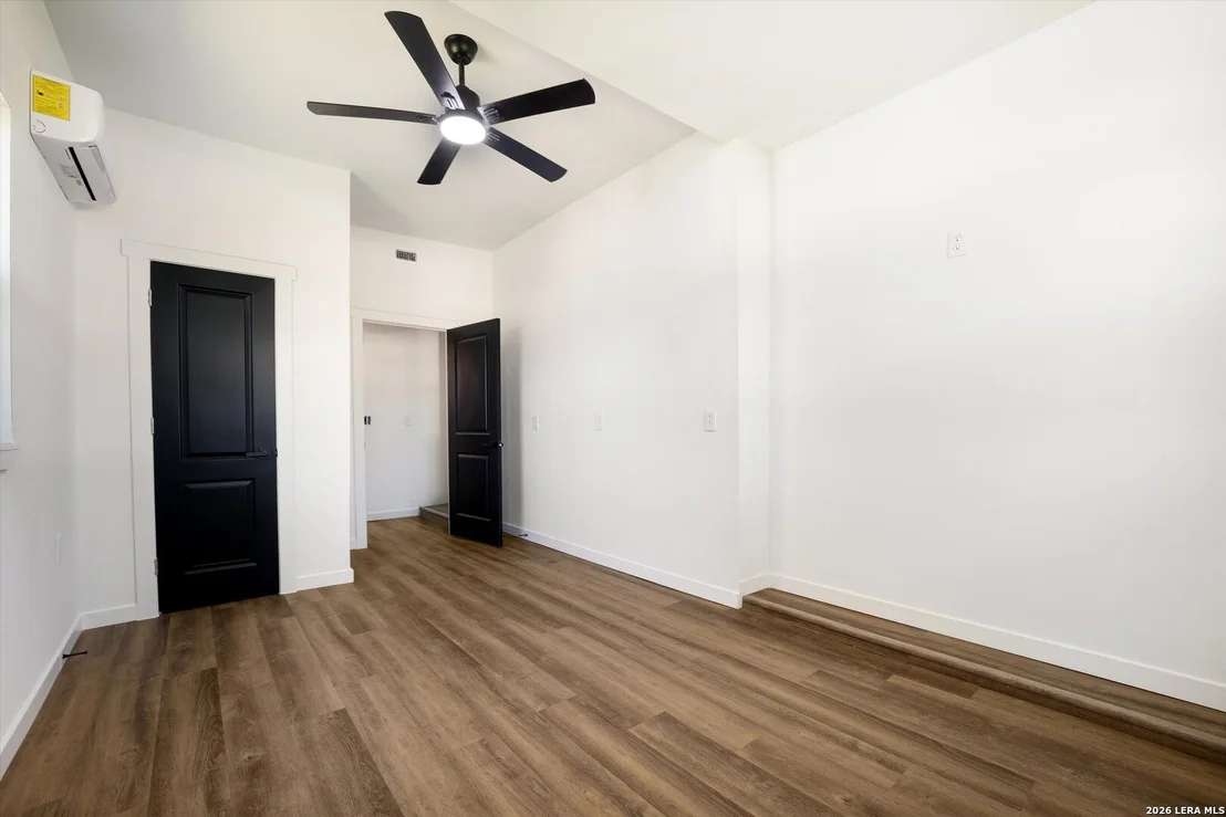 Photo of 536 Commerce St