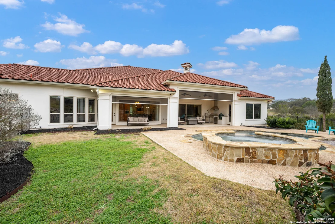 Photo of 832 oak bluff