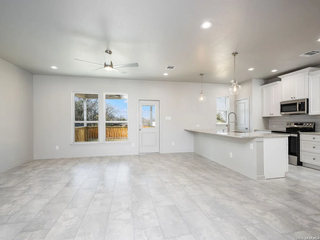 Photo of 14657 Main St