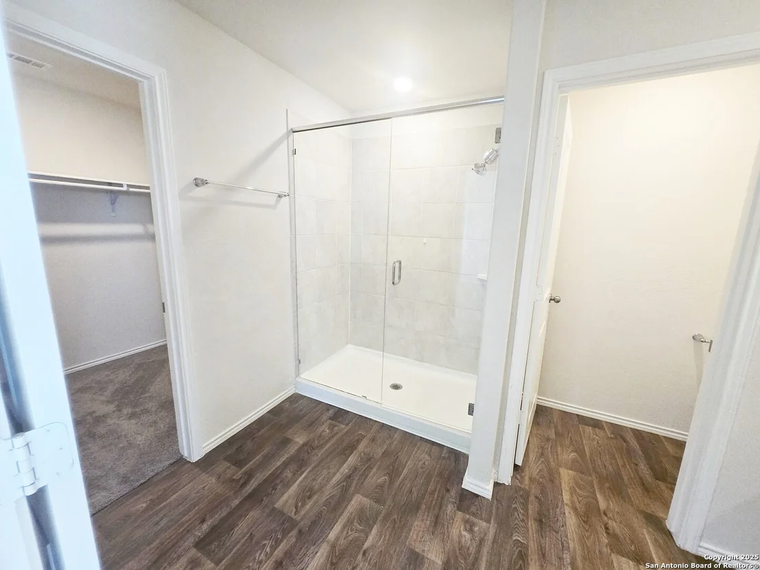 Photo of 437 Middle Green