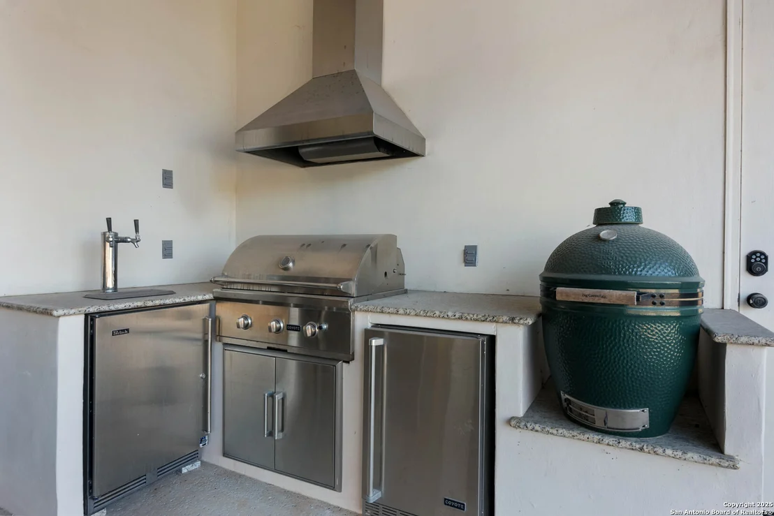Photo of 832 oak bluff