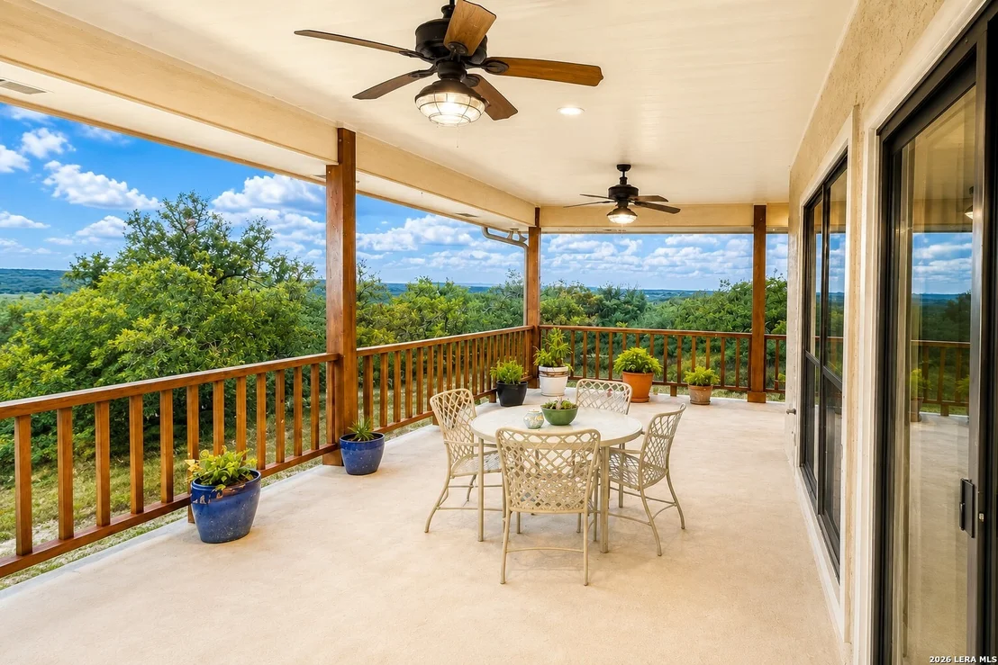 Photo of 138 RIDGE RD W