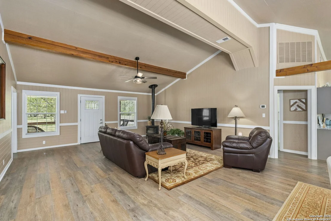 Photo of 592 Oakridge Trail