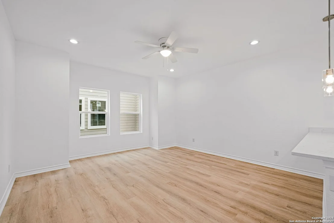 Photo of 1502 S Walters