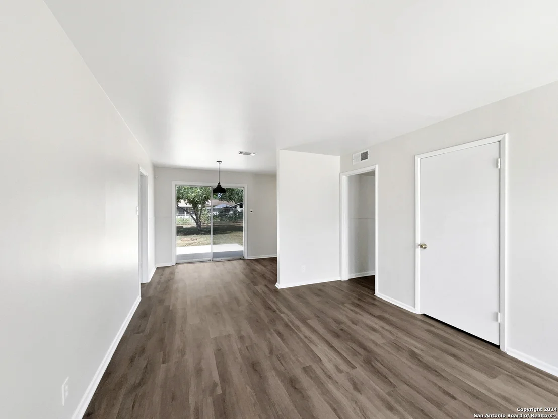 Photo of 743 UTOPIA LN