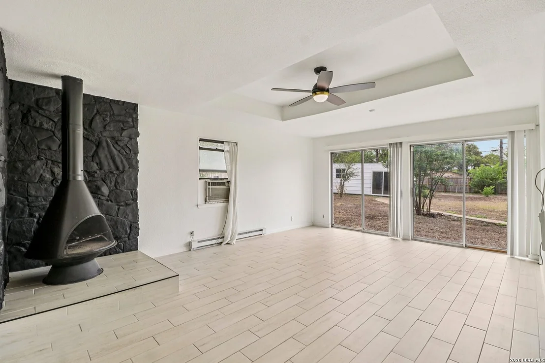 Photo of 302 WEATHERCOCK LN