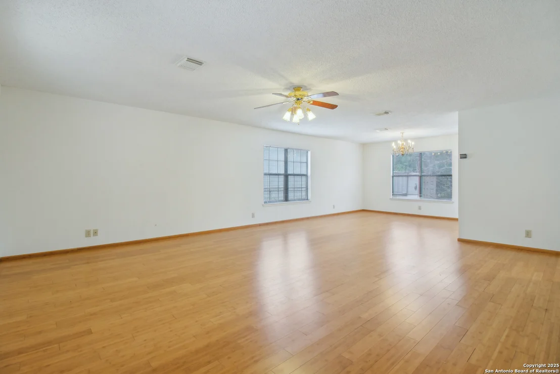 Photo of 7611 Wood Bluff
