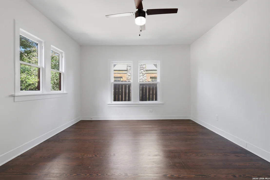 Photo of 218 NORTH DR
