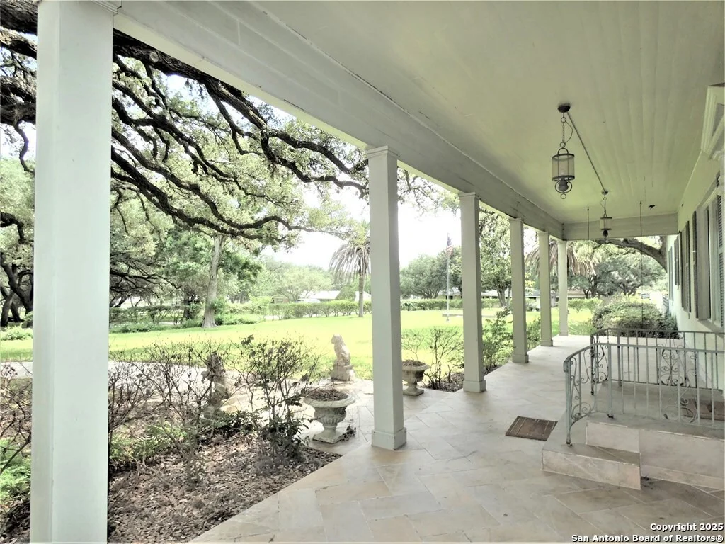 Photo of 52 Encino Loma