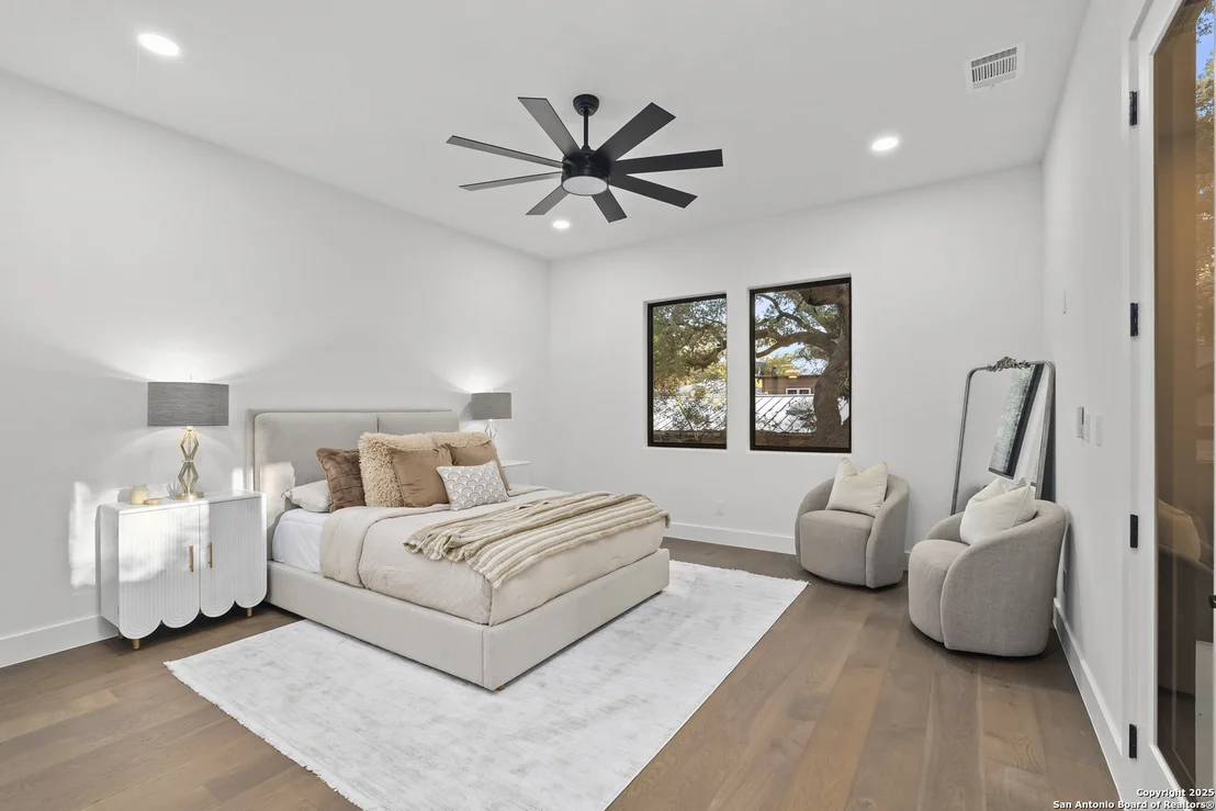 Photo of 434 College Blvd