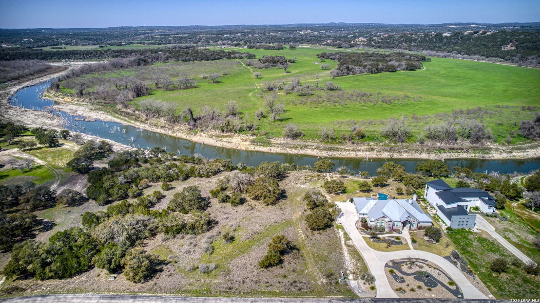 Photo of 365 RIVER CLIFF PL