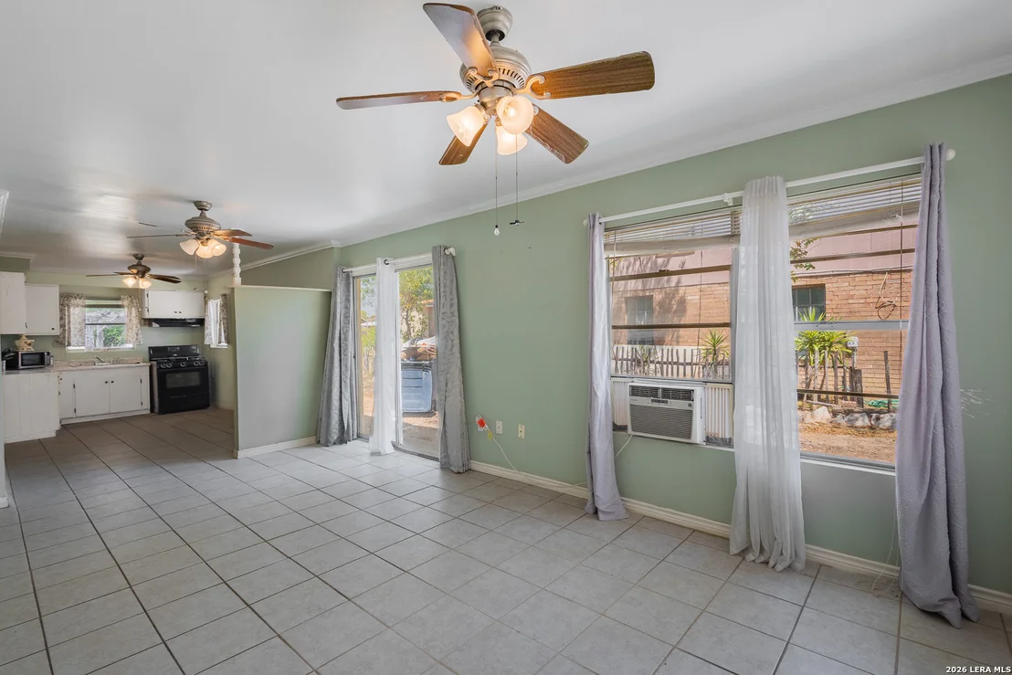 Photo of 819 N Comal